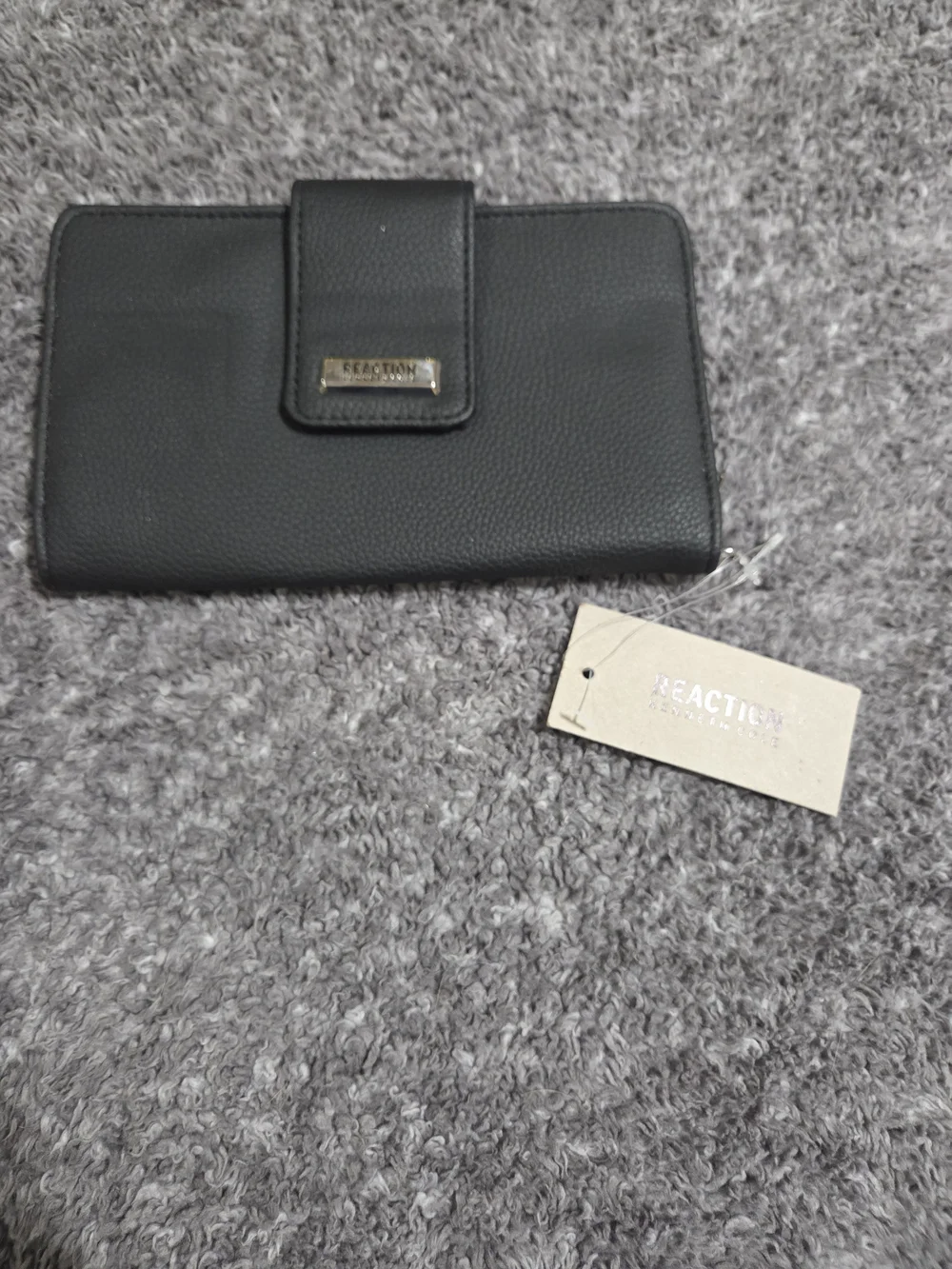Kenneth Cole Reaction Black Pebbled Leather Snap Wallet